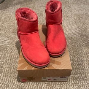 UGG Classic Mini